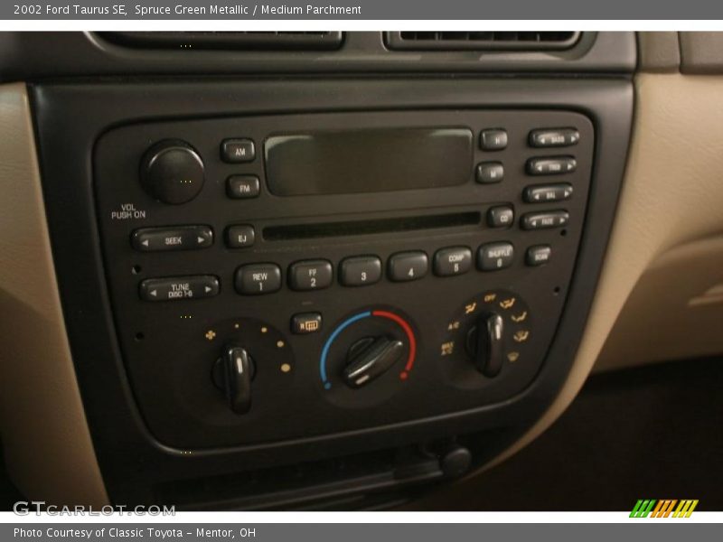 Spruce Green Metallic / Medium Parchment 2002 Ford Taurus SE