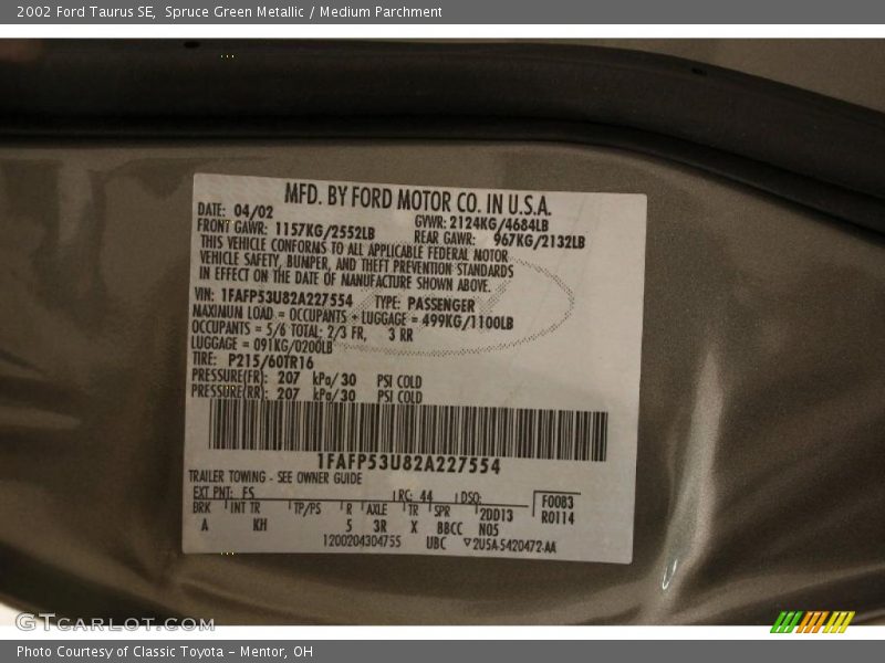 Spruce Green Metallic / Medium Parchment 2002 Ford Taurus SE
