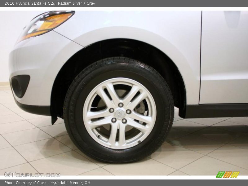 Radiant Silver / Gray 2010 Hyundai Santa Fe GLS