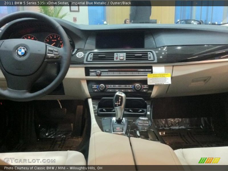 Dashboard of 2011 5 Series 535i xDrive Sedan