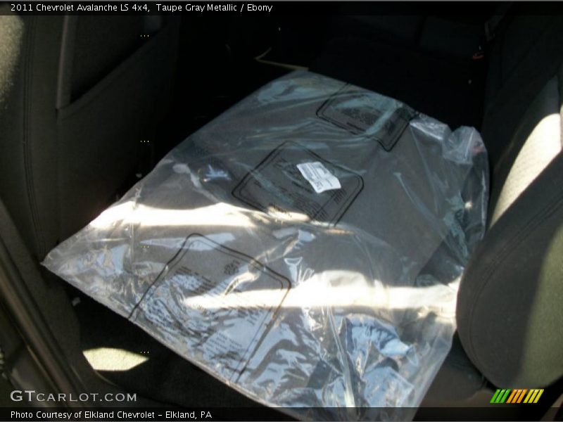 Taupe Gray Metallic / Ebony 2011 Chevrolet Avalanche LS 4x4