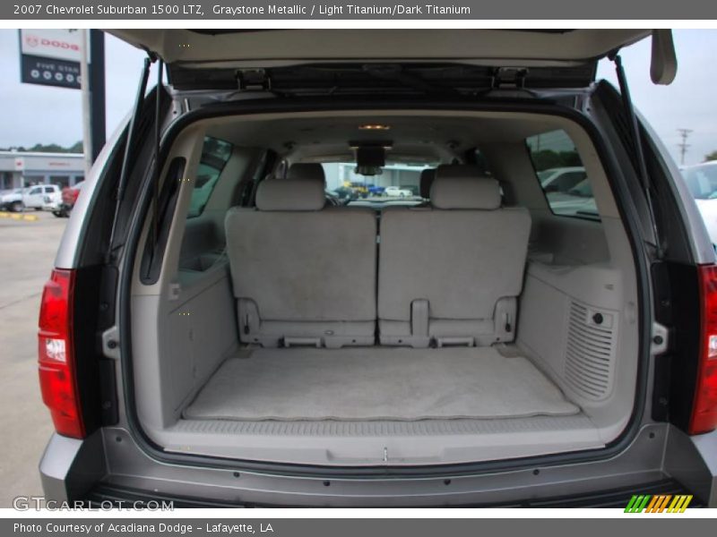  2007 Suburban 1500 LTZ Trunk
