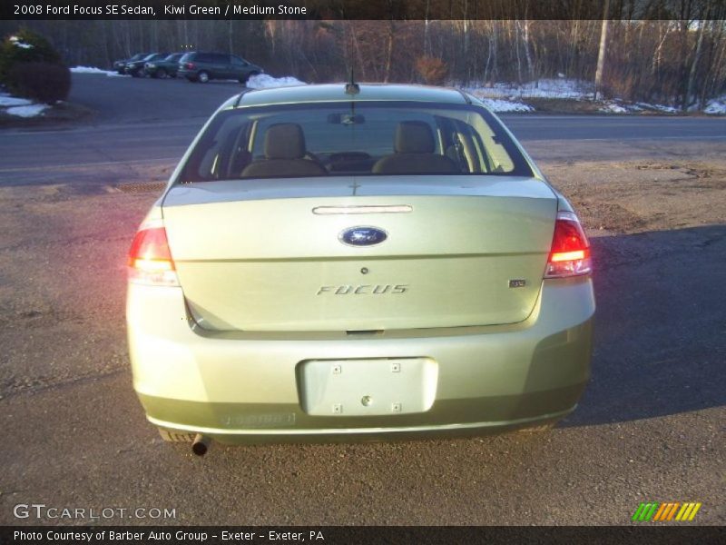 Kiwi Green / Medium Stone 2008 Ford Focus SE Sedan