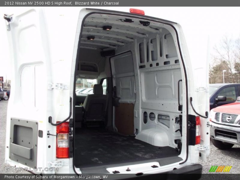  2012 NV 2500 HD S High Roof Trunk