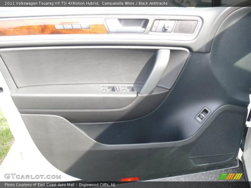Campanella White / Black Anthracite 2011 Volkswagen Touareg V6 TSI 4XMotion Hybrid