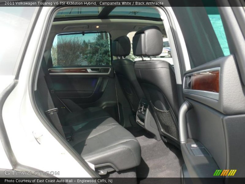 Campanella White / Black Anthracite 2011 Volkswagen Touareg V6 TSI 4XMotion Hybrid