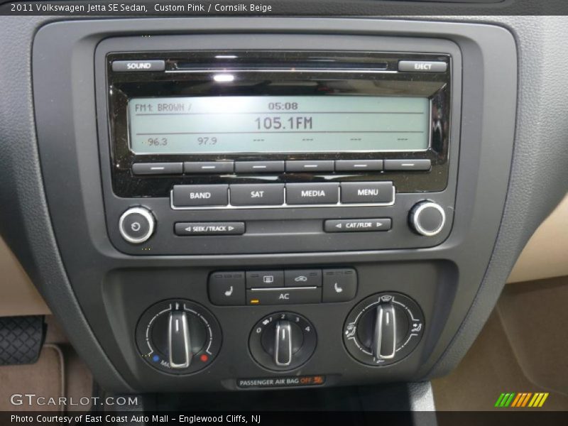 Controls of 2011 Jetta SE Sedan
