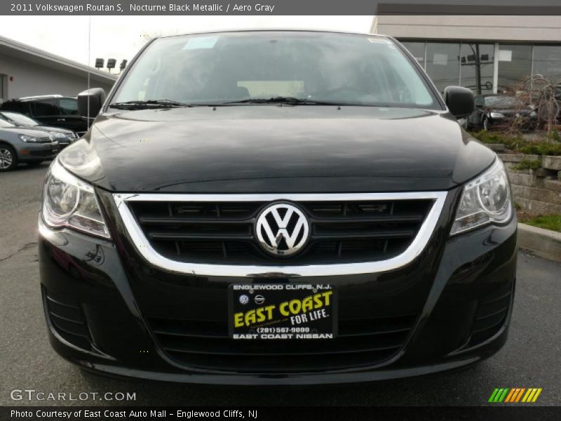 Nocturne Black Metallic / Aero Gray 2011 Volkswagen Routan S