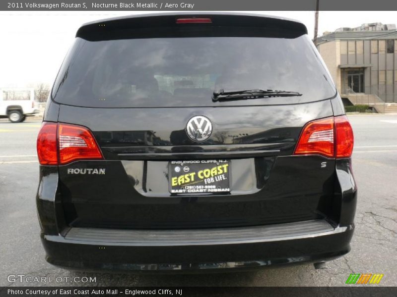 Nocturne Black Metallic / Aero Gray 2011 Volkswagen Routan S