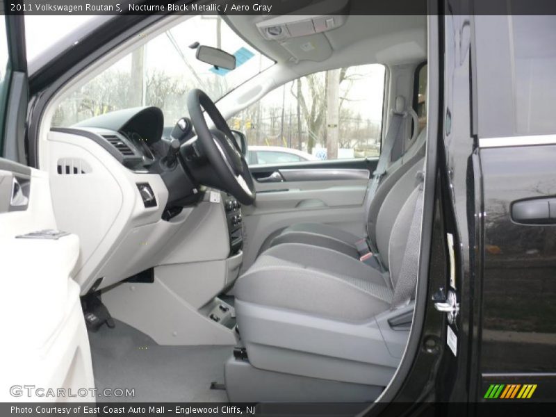  2011 Routan S Aero Gray Interior