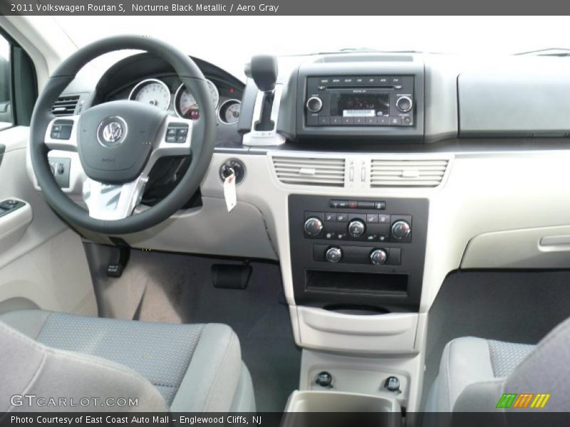 Nocturne Black Metallic / Aero Gray 2011 Volkswagen Routan S