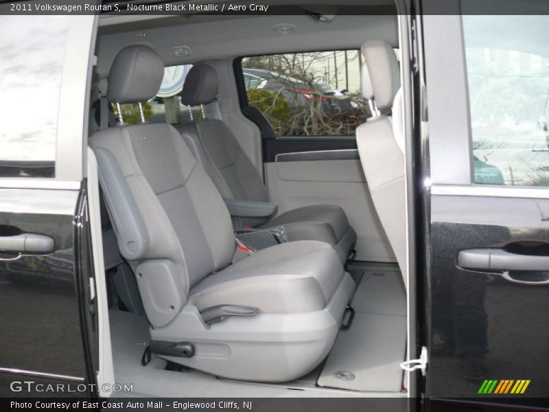  2011 Routan S Aero Gray Interior