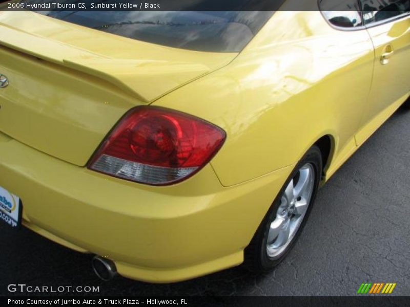 Sunburst Yellow / Black 2006 Hyundai Tiburon GS
