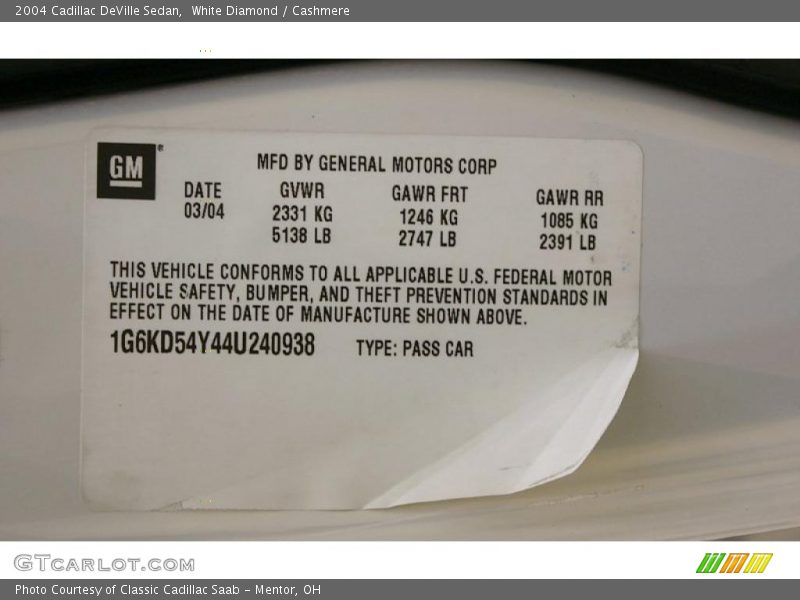 White Diamond / Cashmere 2004 Cadillac DeVille Sedan