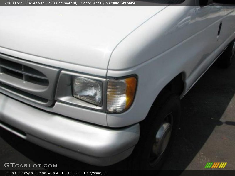 Oxford White / Medium Graphite 2000 Ford E Series Van E250 Commercial