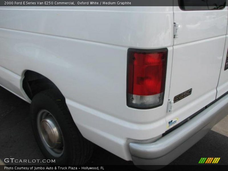 Oxford White / Medium Graphite 2000 Ford E Series Van E250 Commercial