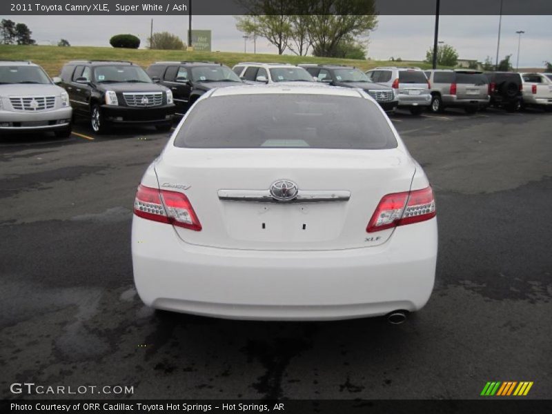 Super White / Ash 2011 Toyota Camry XLE