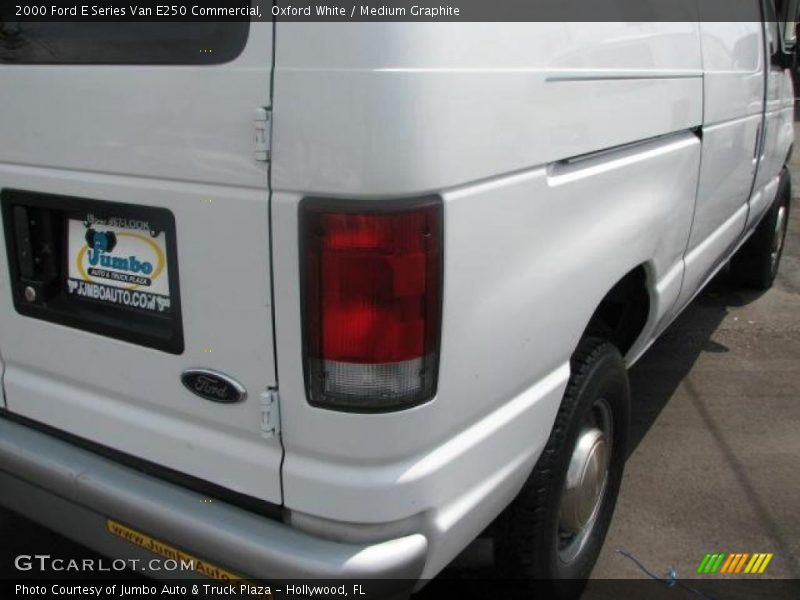 Oxford White / Medium Graphite 2000 Ford E Series Van E250 Commercial