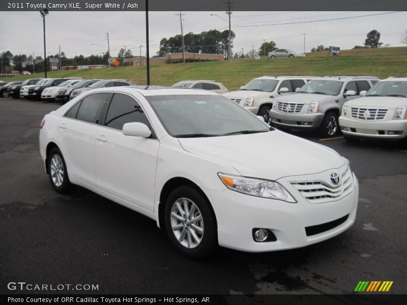 Super White / Ash 2011 Toyota Camry XLE