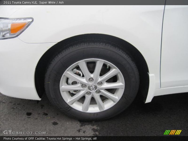 Super White / Ash 2011 Toyota Camry XLE