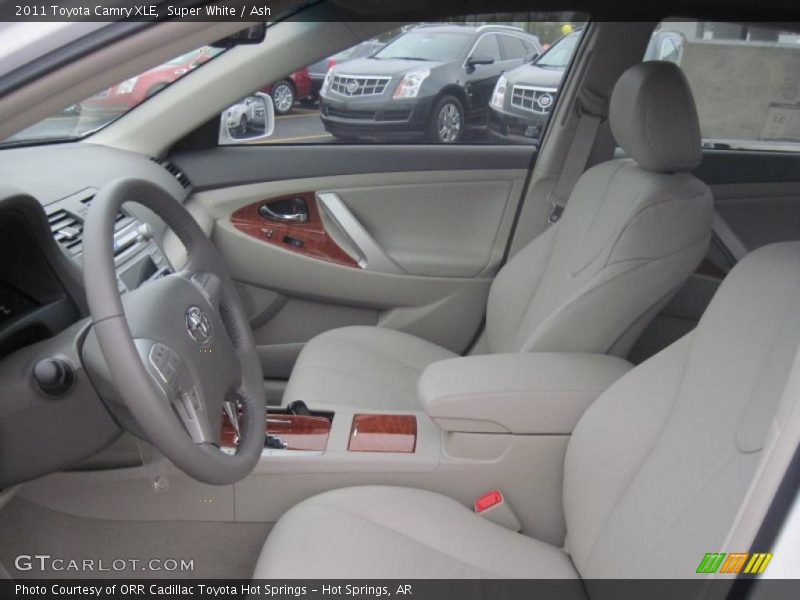 Super White / Ash 2011 Toyota Camry XLE