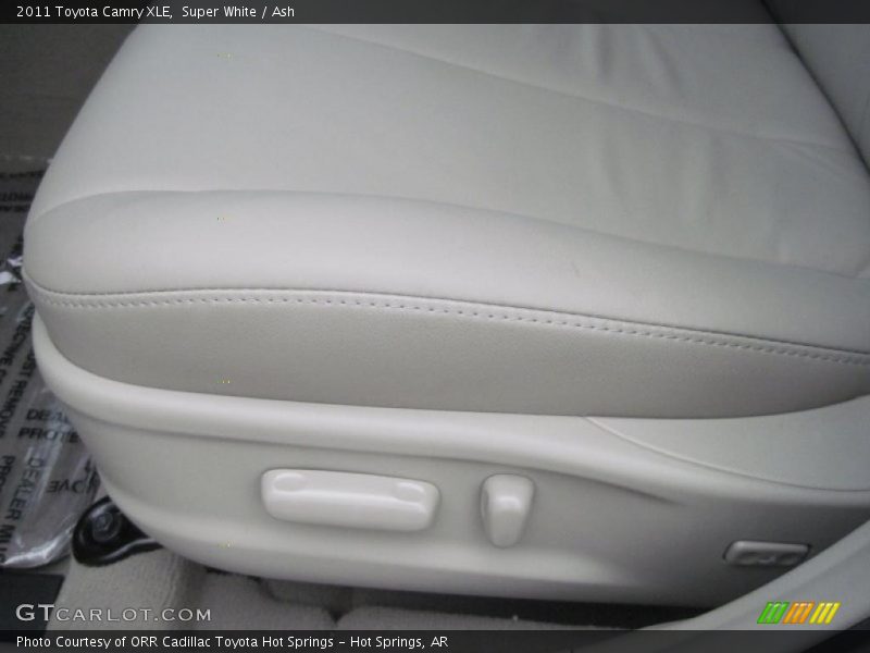 Super White / Ash 2011 Toyota Camry XLE
