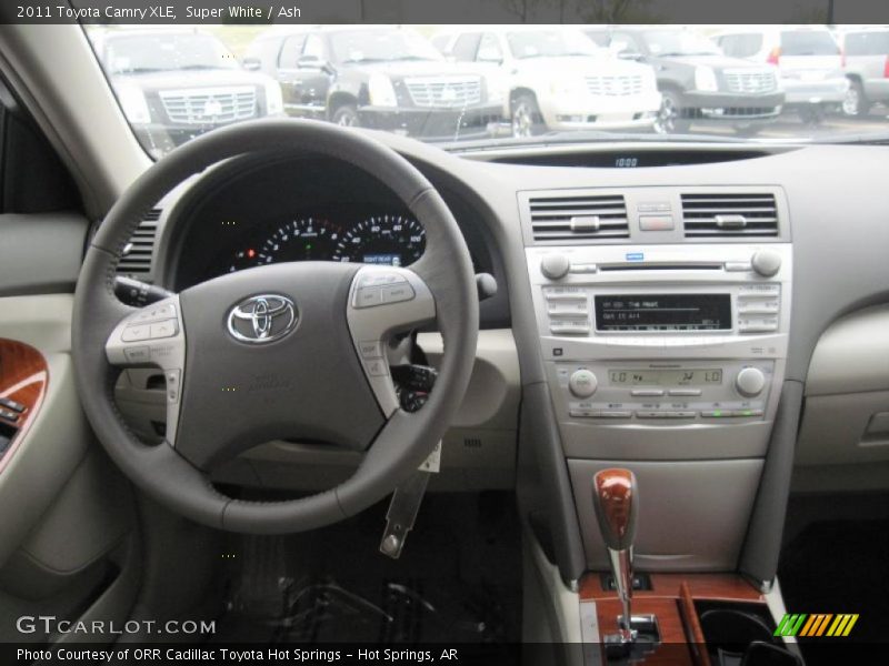 Super White / Ash 2011 Toyota Camry XLE
