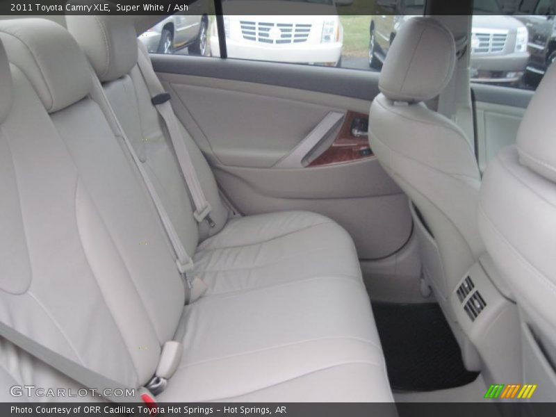 Super White / Ash 2011 Toyota Camry XLE
