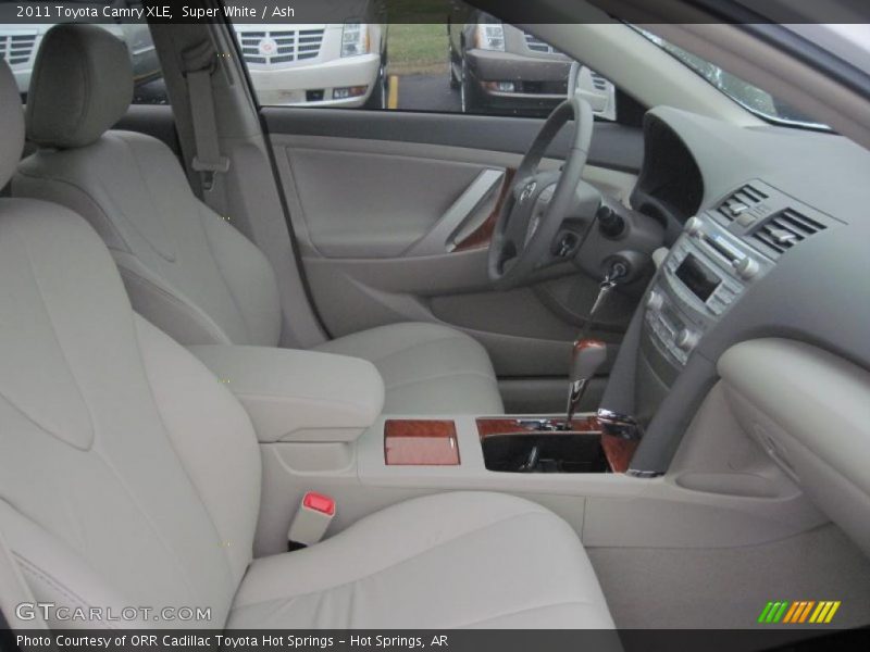 Super White / Ash 2011 Toyota Camry XLE