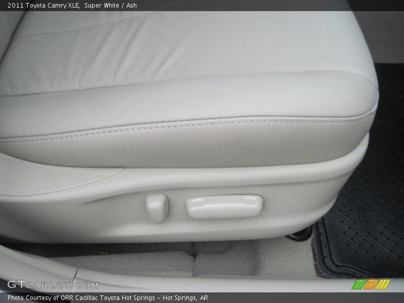Super White / Ash 2011 Toyota Camry XLE