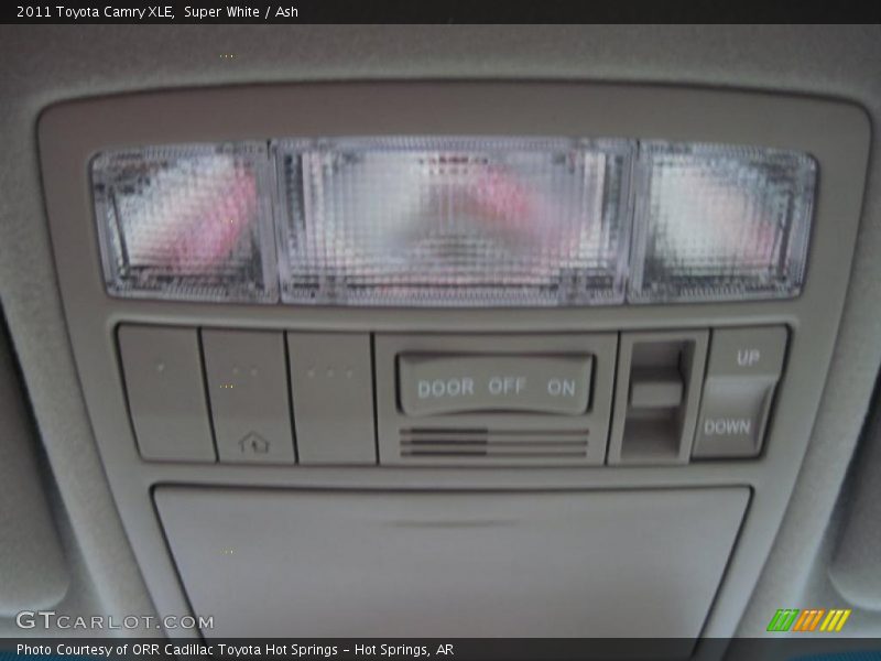 Super White / Ash 2011 Toyota Camry XLE