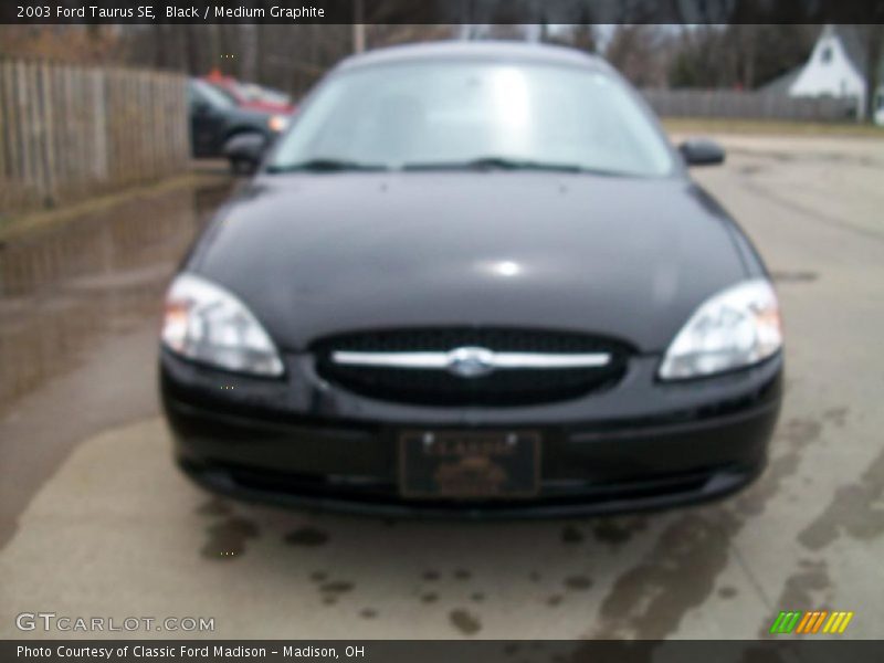Black / Medium Graphite 2003 Ford Taurus SE