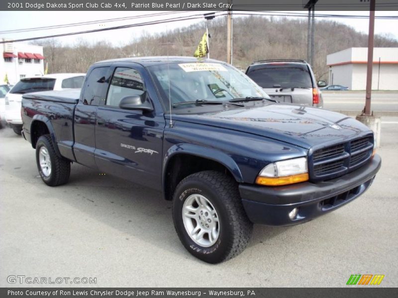 Front 3/4 View of 2001 Dakota Sport Club Cab 4x4