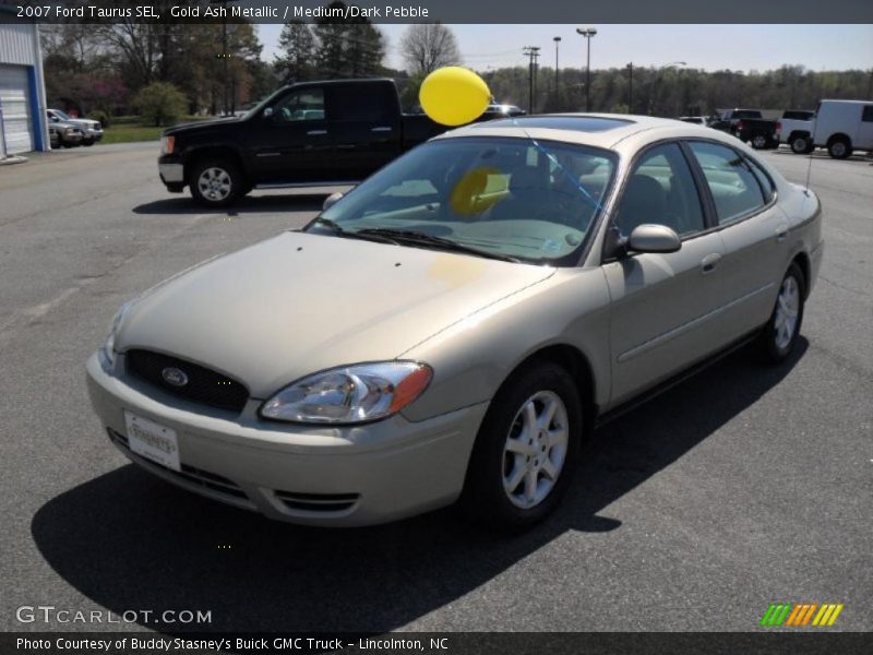 Front 3/4 View of 2007 Taurus SEL