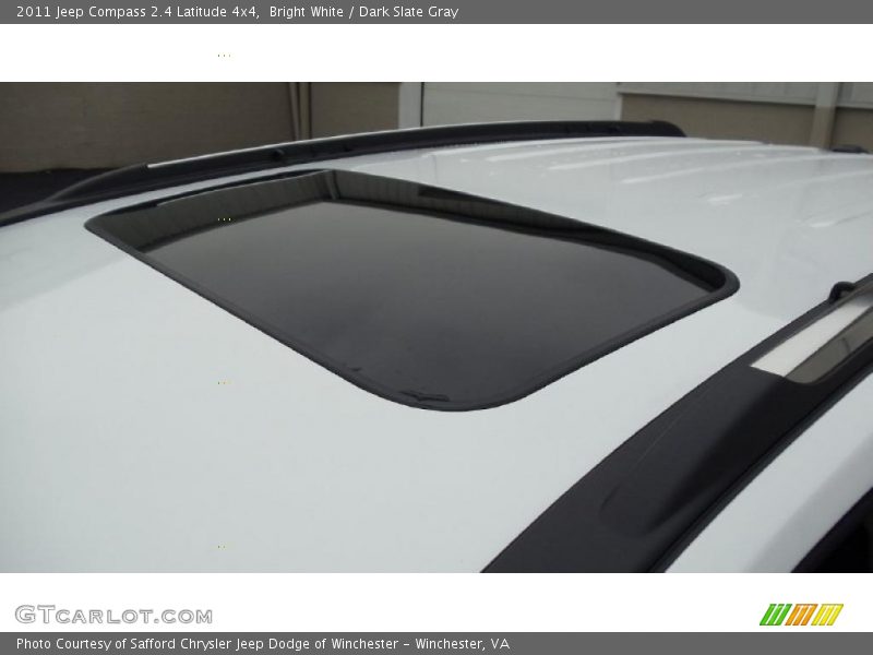 Bright White / Dark Slate Gray 2011 Jeep Compass 2.4 Latitude 4x4