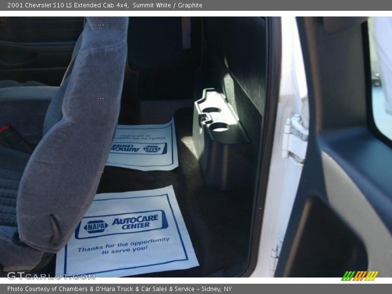 Summit White / Graphite 2001 Chevrolet S10 LS Extended Cab 4x4