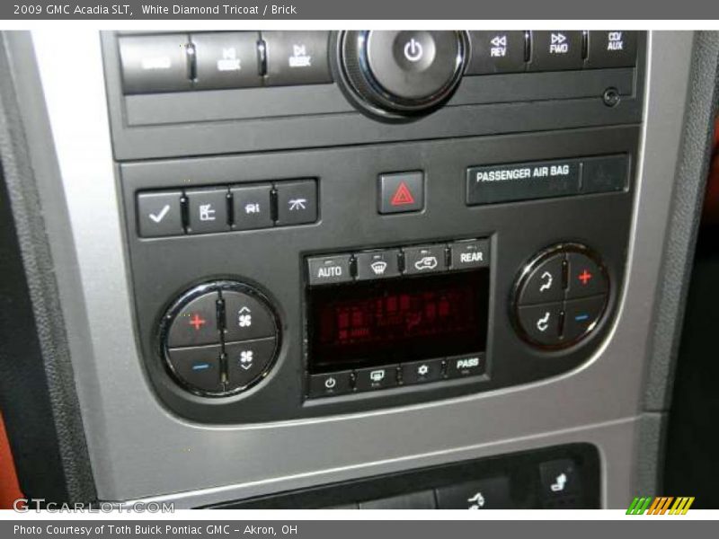 Controls of 2009 Acadia SLT