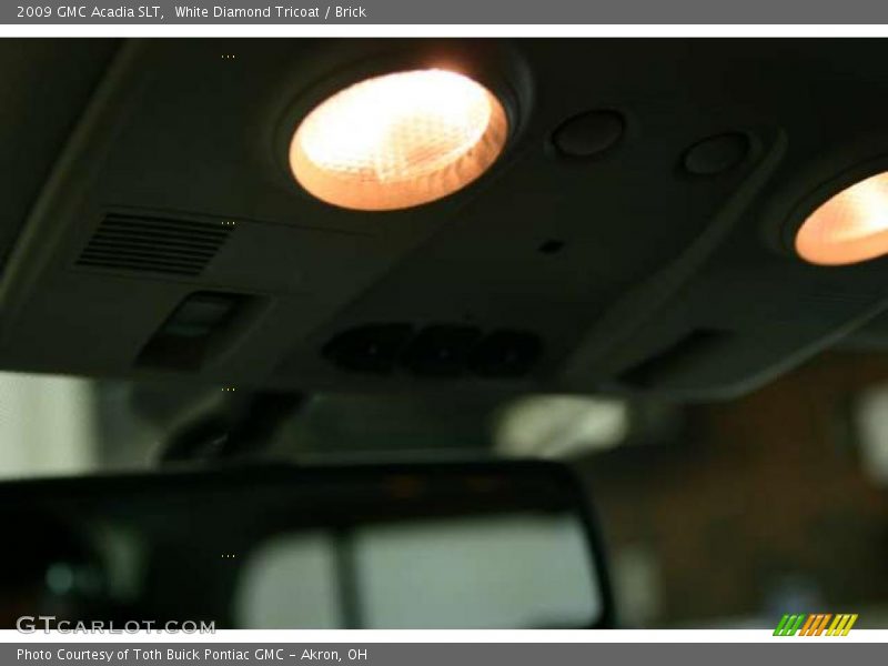 White Diamond Tricoat / Brick 2009 GMC Acadia SLT