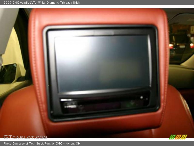 White Diamond Tricoat / Brick 2009 GMC Acadia SLT