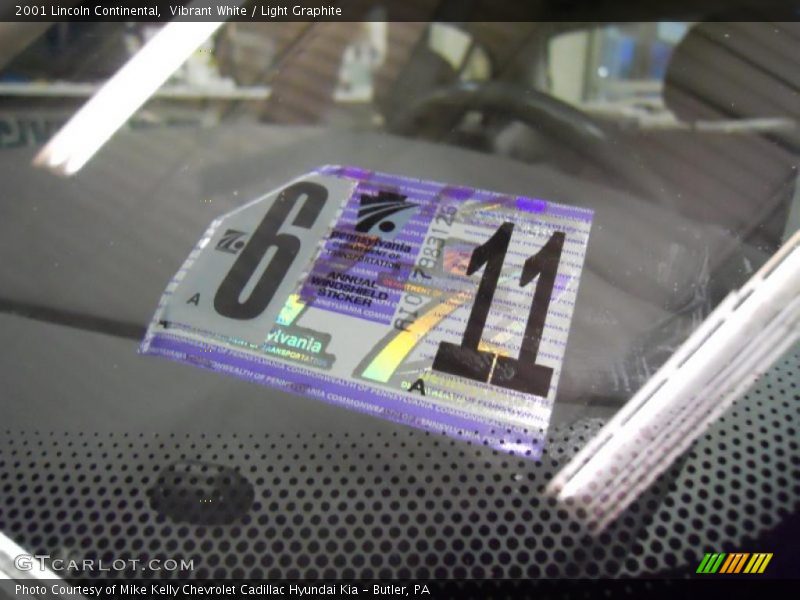 Vibrant White / Light Graphite 2001 Lincoln Continental