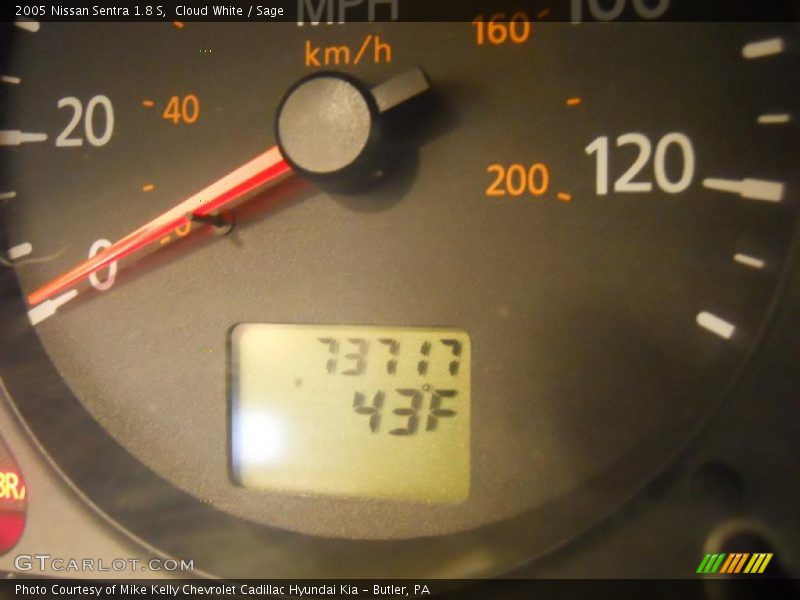 Cloud White / Sage 2005 Nissan Sentra 1.8 S