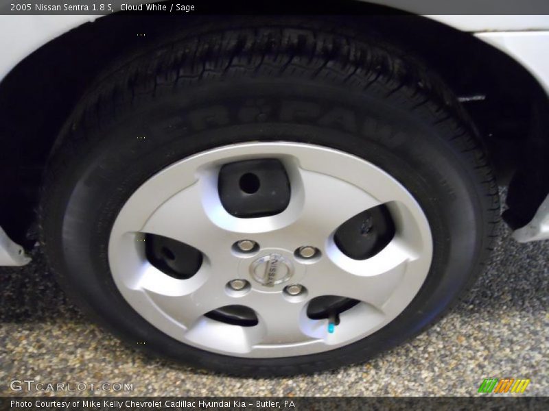 Cloud White / Sage 2005 Nissan Sentra 1.8 S