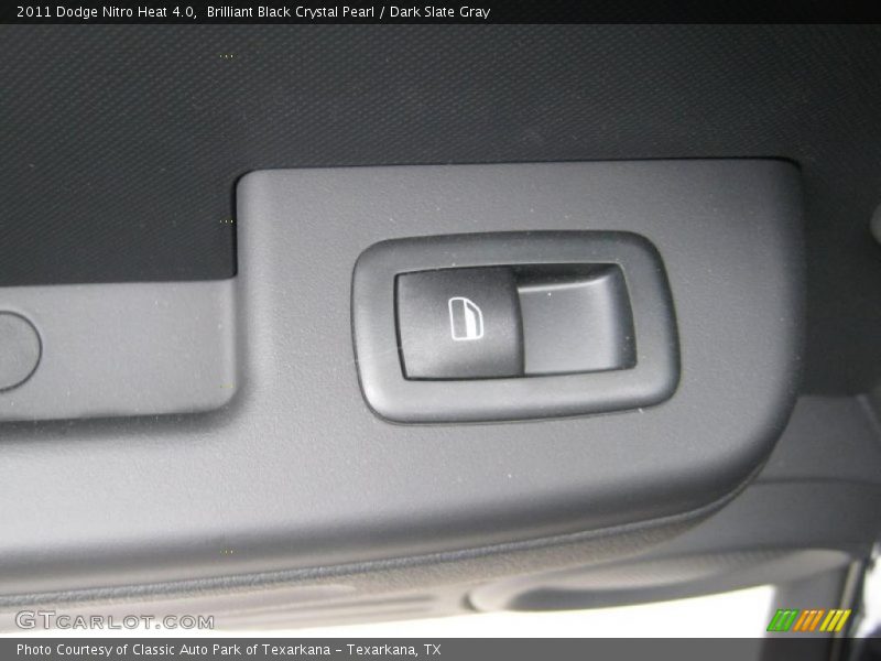 Brilliant Black Crystal Pearl / Dark Slate Gray 2011 Dodge Nitro Heat 4.0