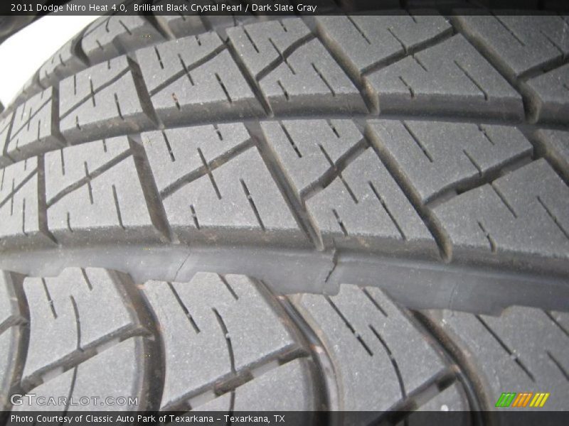 Brilliant Black Crystal Pearl / Dark Slate Gray 2011 Dodge Nitro Heat 4.0
