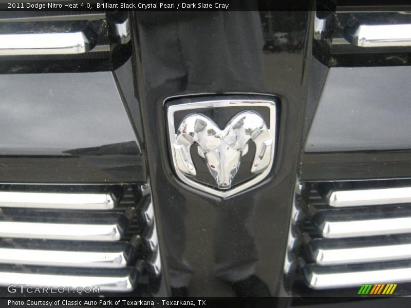 Brilliant Black Crystal Pearl / Dark Slate Gray 2011 Dodge Nitro Heat 4.0