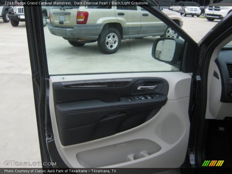 Dark Charcoal Pearl / Black/Light Graystone 2011 Dodge Grand Caravan Mainstreet