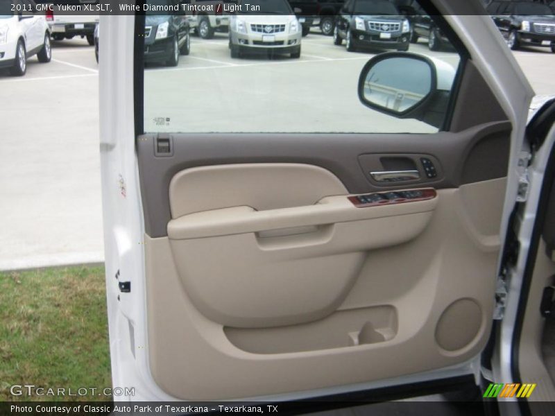 Door Panel of 2011 Yukon XL SLT