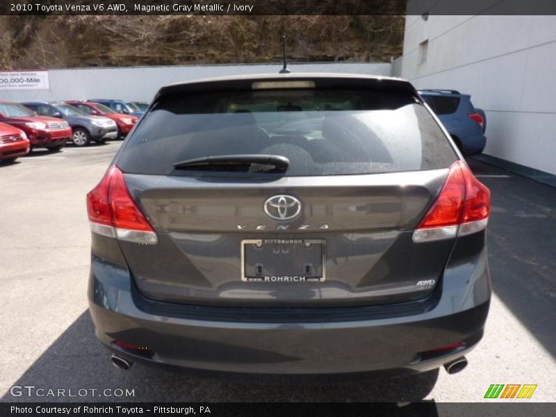 Magnetic Gray Metallic / Ivory 2010 Toyota Venza V6 AWD