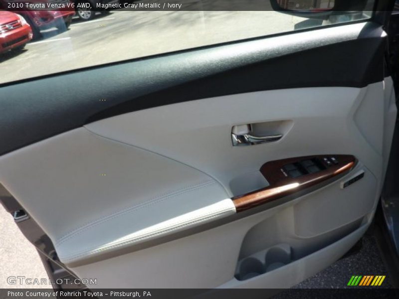 Magnetic Gray Metallic / Ivory 2010 Toyota Venza V6 AWD