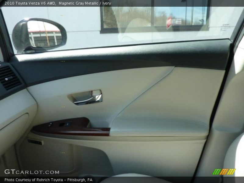 Magnetic Gray Metallic / Ivory 2010 Toyota Venza V6 AWD